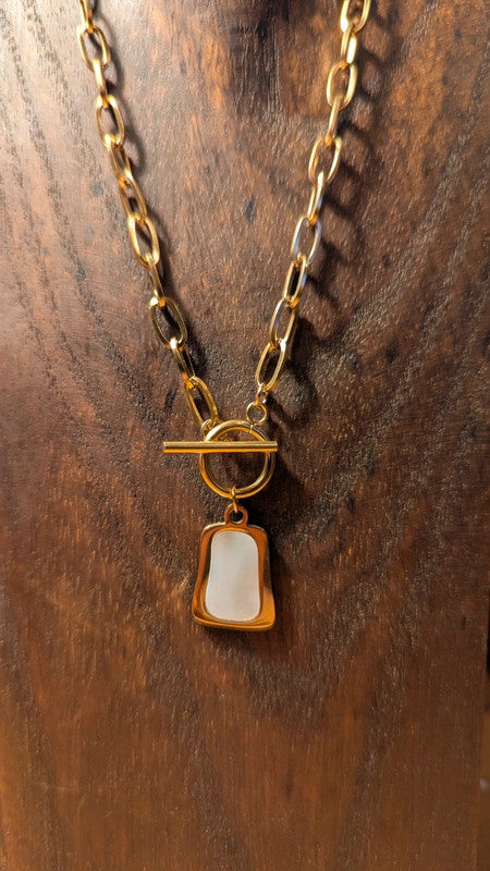 Collier Chaîne Maille Forçat Dorée avec Pendentif style Nacre Blanche