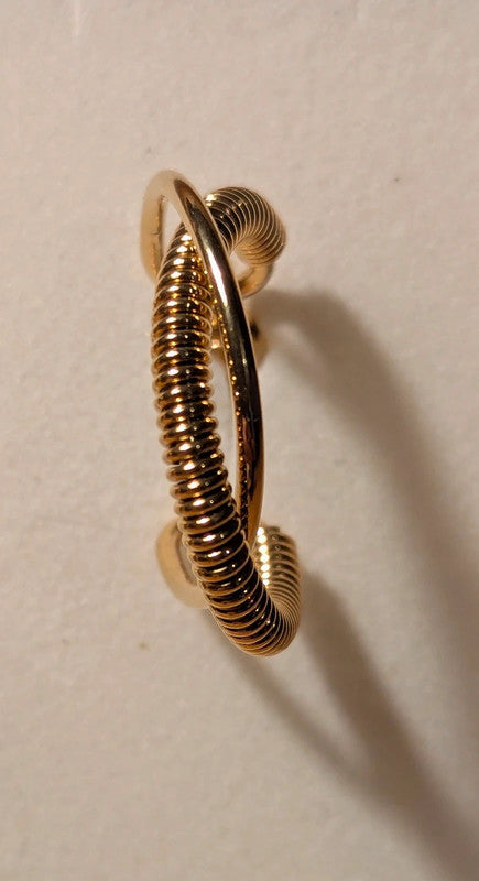 Créoles Texturées Dorées - Boucles d'Oreilles Tendance et Élégantes